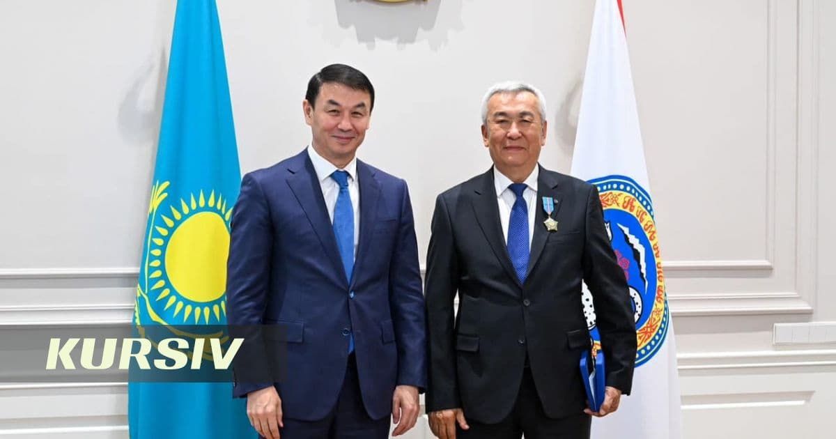 Алматыда ұстаздар күні қаланың үздік ұстаздары марапатталды